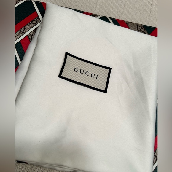 EUC Gucci Supreme Chevron Large Pouch - Picture 6 of 6